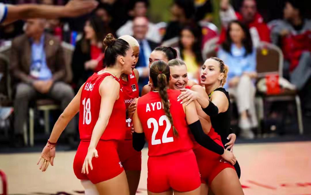 大发娱乐平台-美国队成功晋级国际比赛半决赛(美国队成功晋级国际比赛半决赛是哪一年)