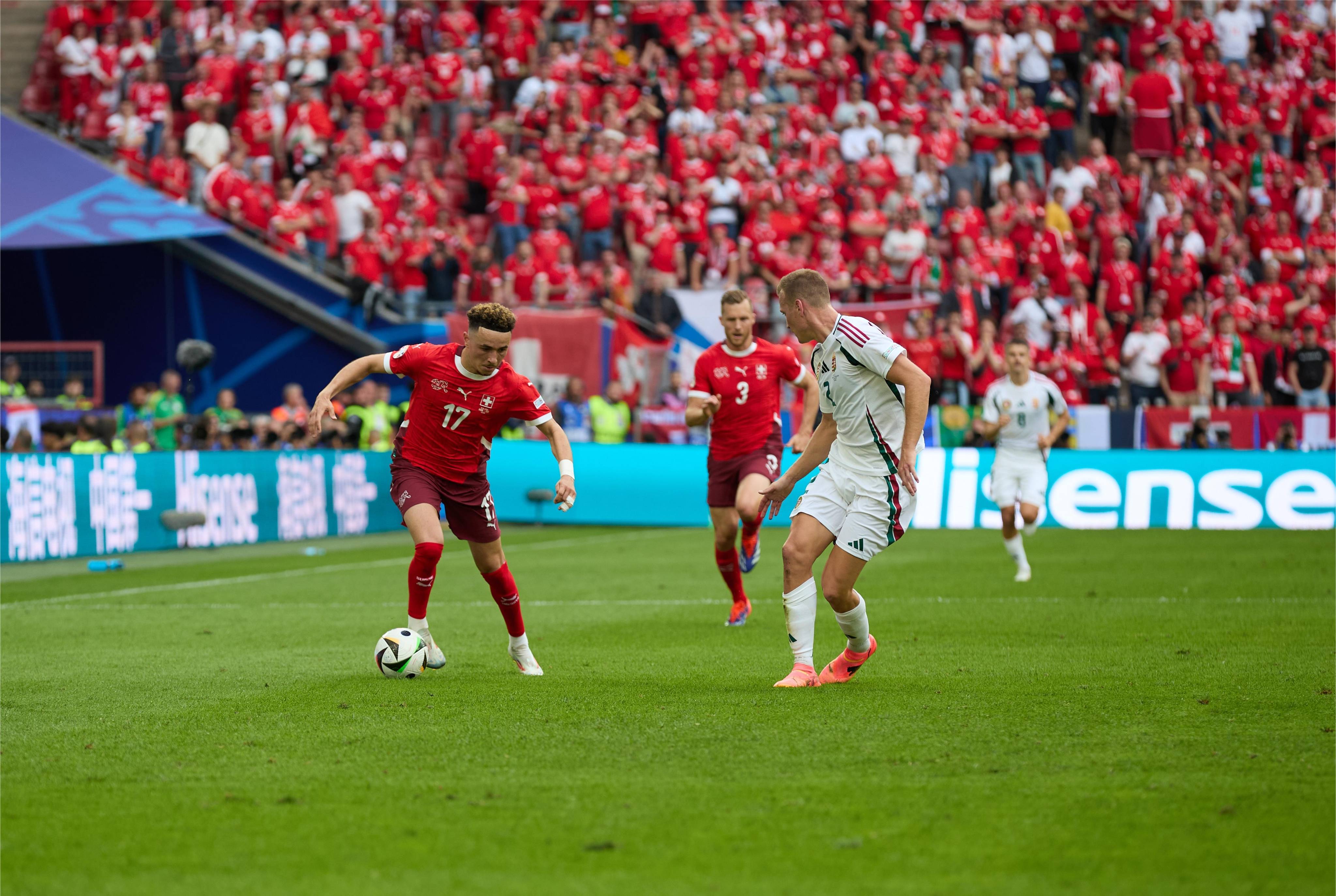 西班牙队遭逆袭，意外输球于匈牙利(西班牙队遭逆袭,意外输球于匈牙利队)