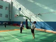 球员才华得以充分发挥,赢得观众掌声的成语