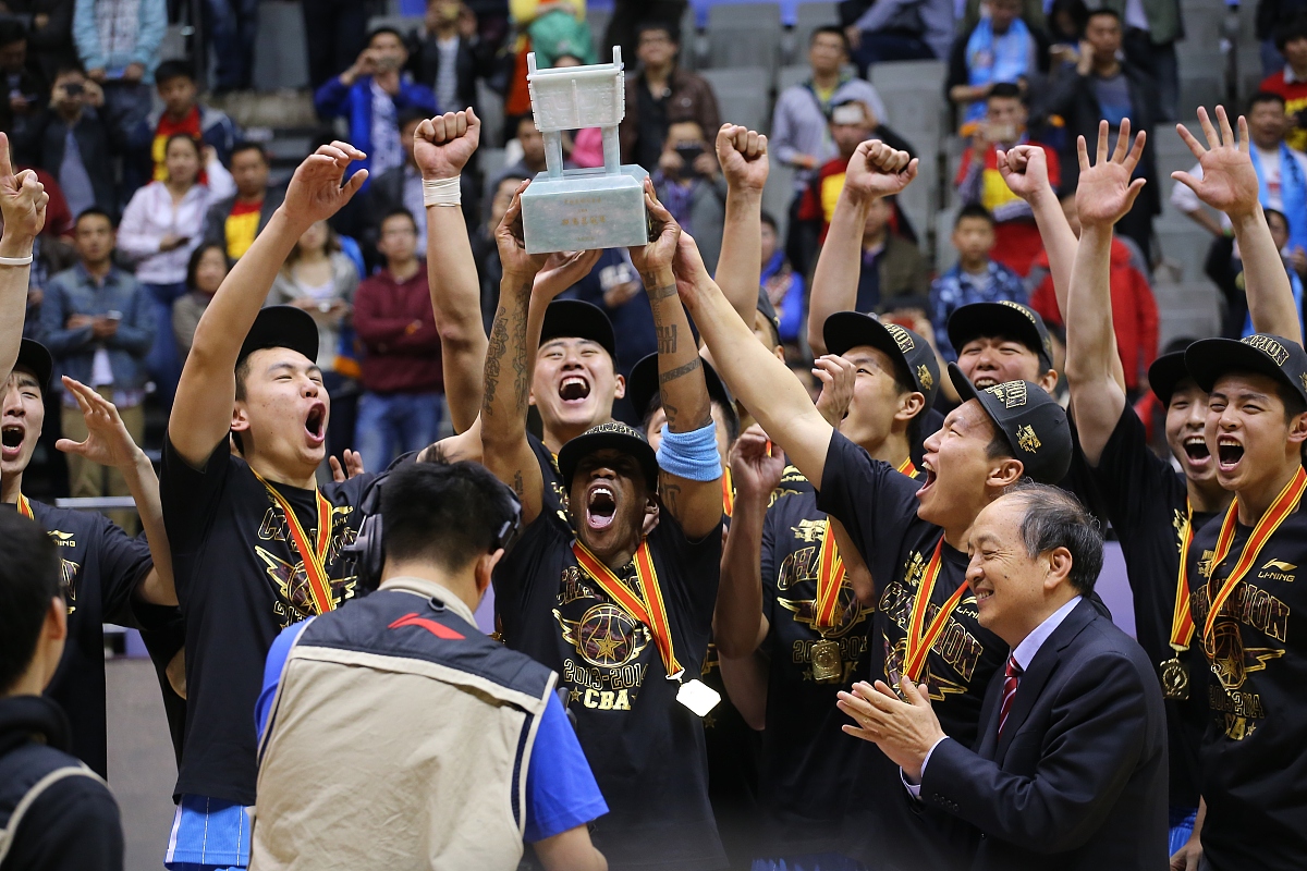 球队在比赛中展现出了团结一致的精神和能力